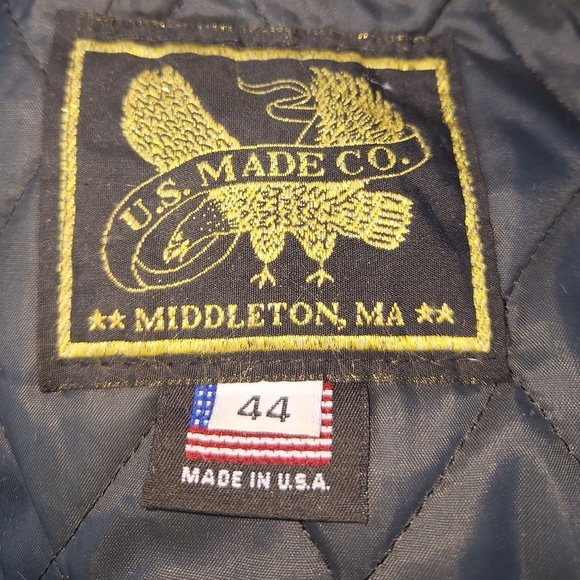 A US Made Co. Black leather jacket in a size 44. Heavyweight Vintage. Pre-loved - Picture 6 of 9
